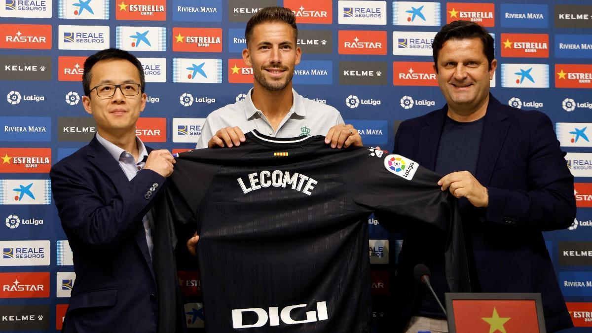 Lecomte junto a Mao Ye y Domingo Catoira en su presentación