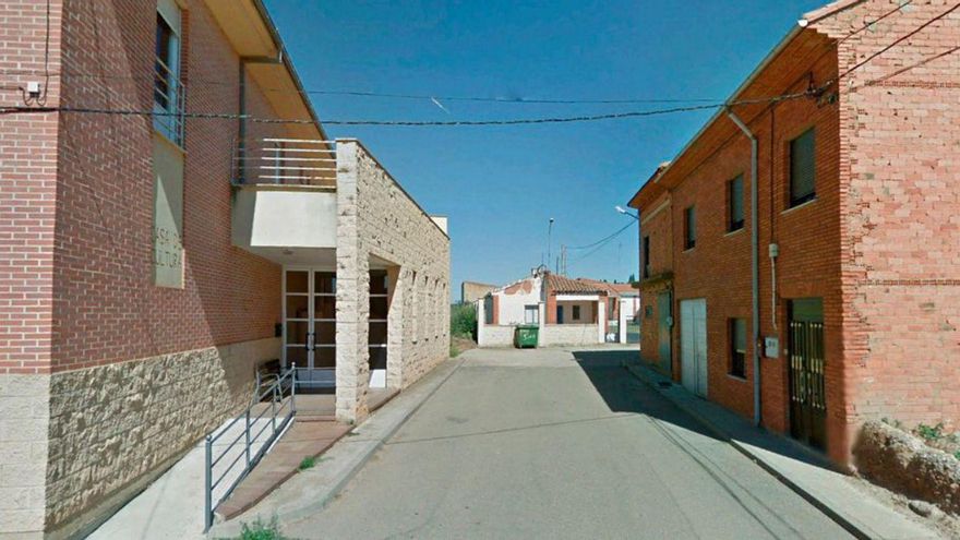 Coomonte estrena escudo y bandera con simbología histórica y religiosa