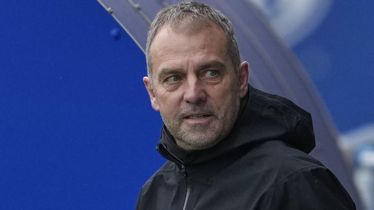 Flick, en el último entrenamiento del Barça antes de recibir a Osasuna en Montjuïc.