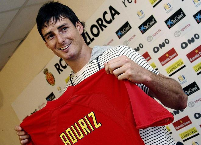 Aduriz en la presentación con el RCD Mallorca en 2008