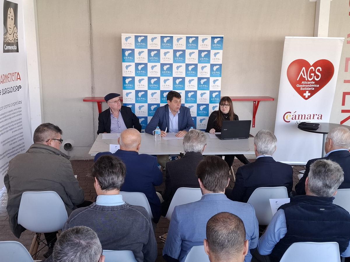 Un momento de la reunión del comité y la junta que Uepal ha celebrado en las instalaciones de Alicante Gastronómica Solidaria.