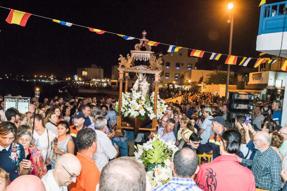 FUERTEVENTURA - Procesión nocturna de la Virgen del Carmen en Corralejo -19-7-17