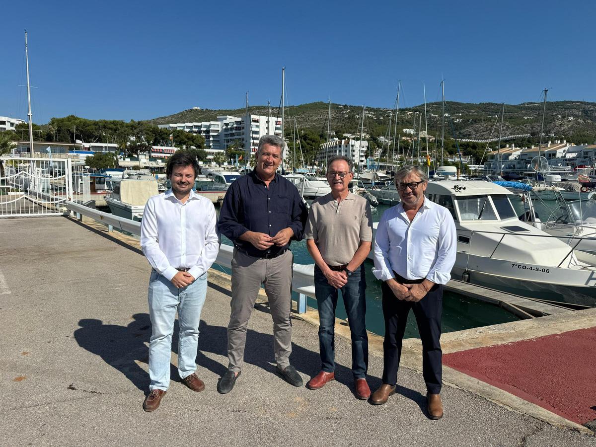 De izquierda a derecha, Marc García Manzana, Vicente Martínez Mus, Francisco Juan y Javier Sendra, en el puerto Las Fuentes, este jueves.