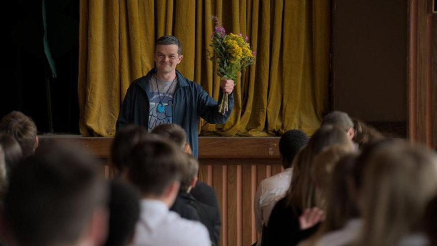 ontrolable': Una película más o menos didáctica y esperanzada sobre los efectos del síndrome de Tourette