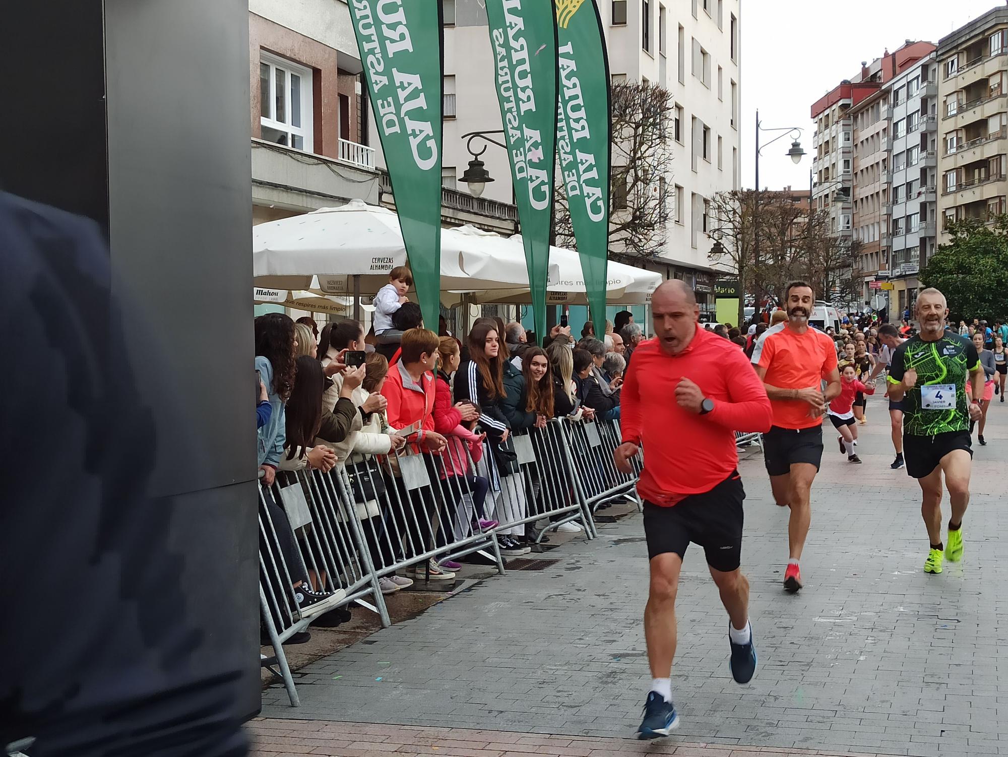 Casi 1.500 participantes disputan la carrera de Fin de Año de Pola de Siero