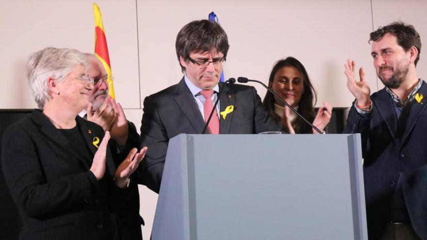 Puigdemont: &quot;El govern legítim ha de tornar al Palau i s&#039;han d&#039;alliberar els presos&quot;