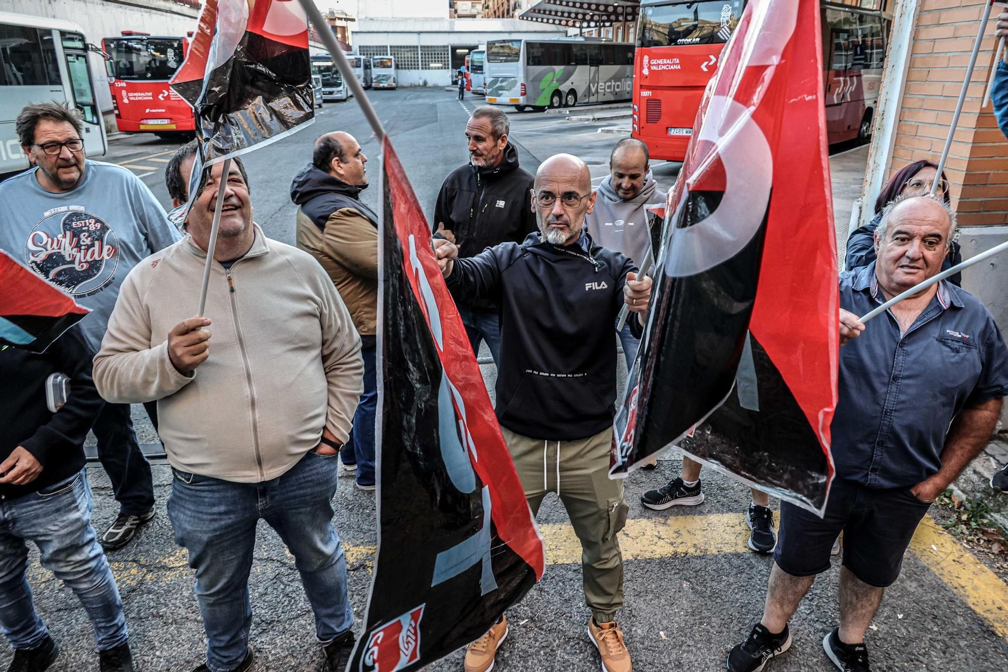 Imágenes de la huelga de los trabajadores de Automóviles La Alcoyana Vectalia