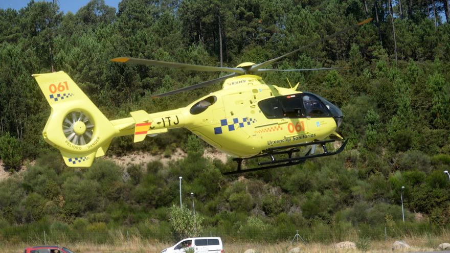 Evacuado un helicóptero un hombre herido en un accidente de tractor en Manzaneda