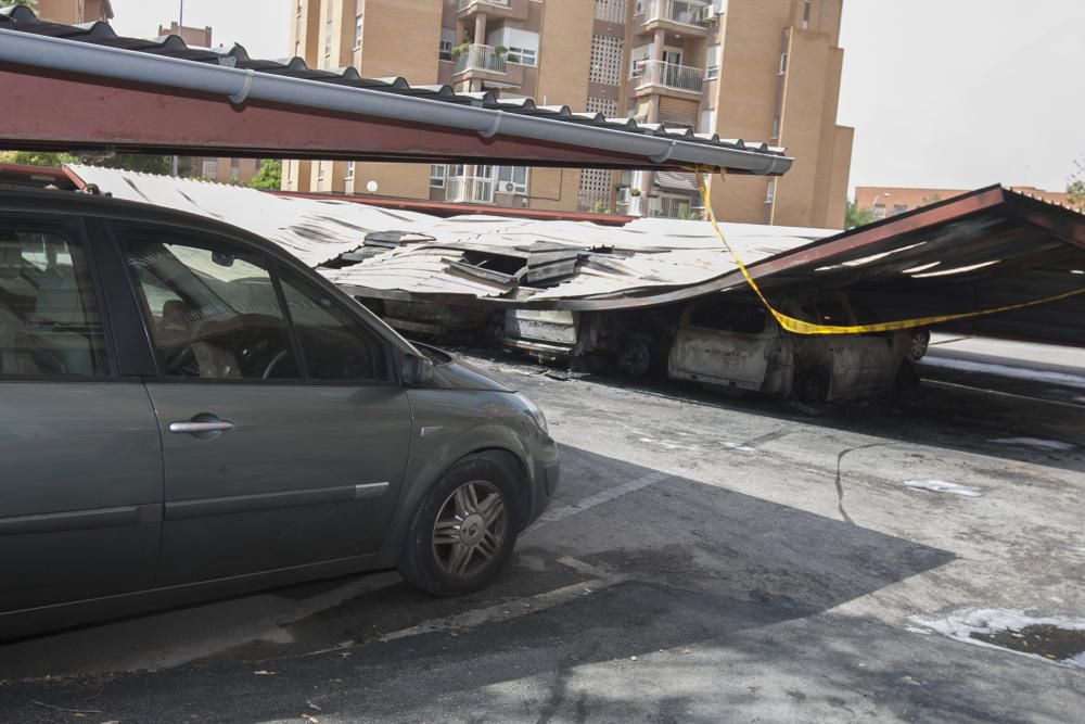 Ocho de los vehículos quedaron completamente calcinados