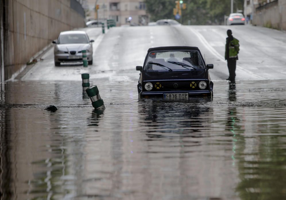 Kräftige Regenschauer behindern Straßenverkehr