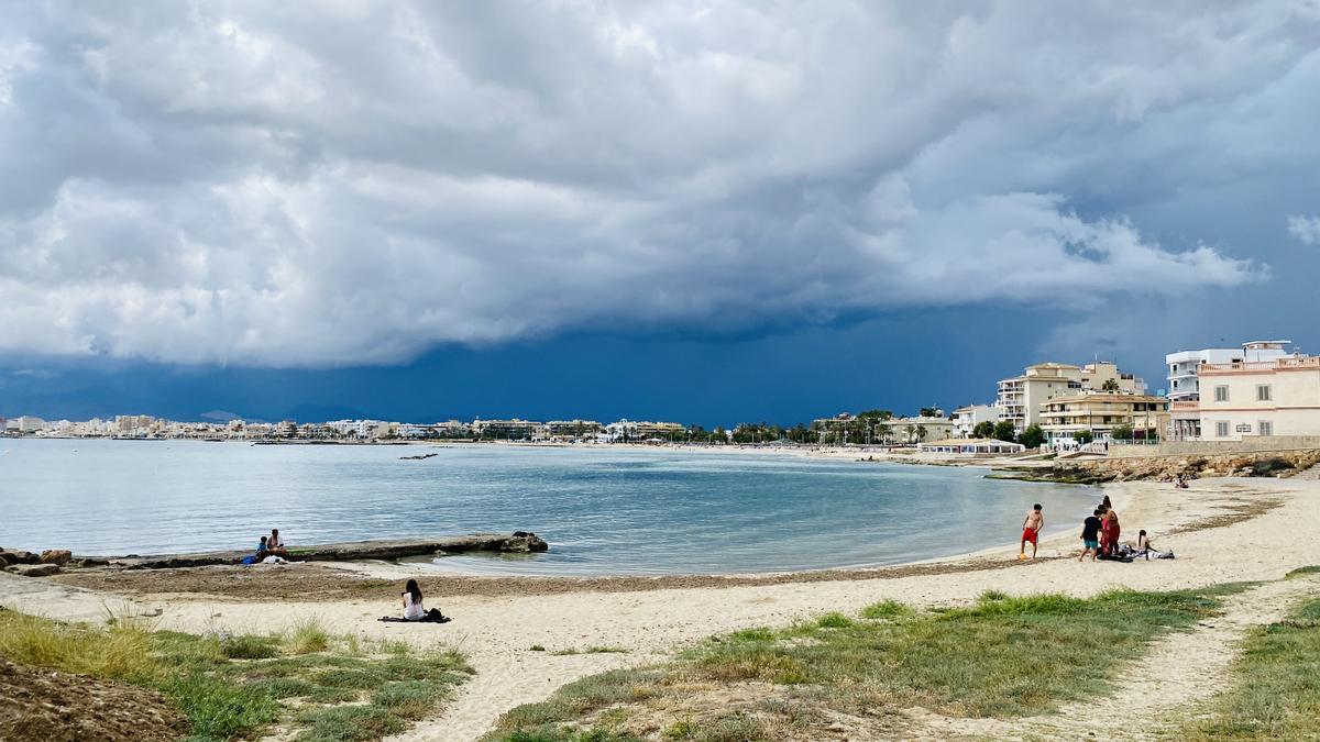 Regenwolken über Palma, aufgenommen in Ciutat Jardí am 3. Juni.