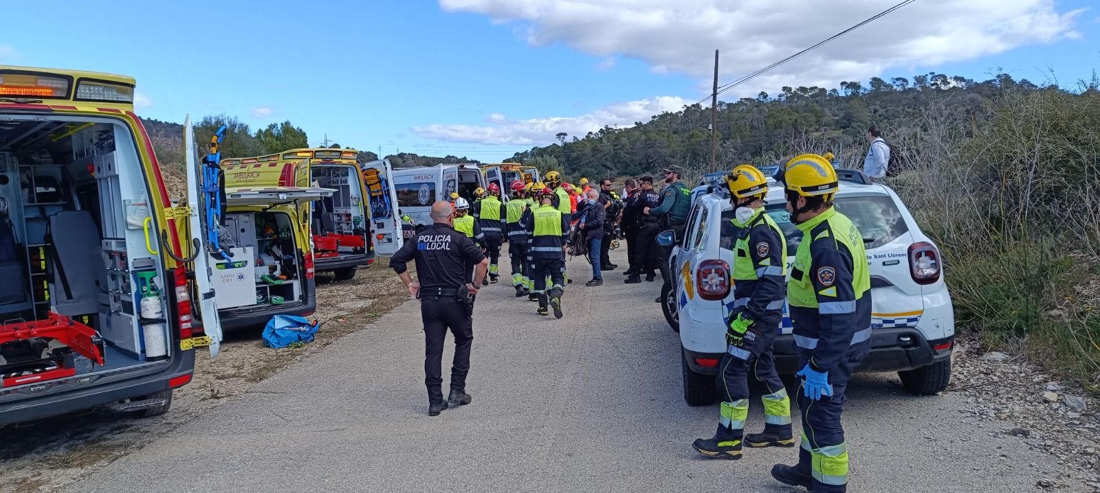 FOTOS | Un autobús del Imserso cae por un terraplén entre Sant Llorenç y Son Servera