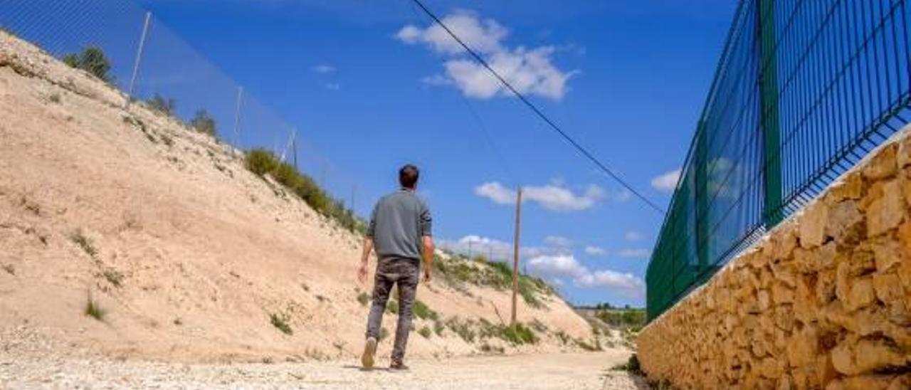 El camino del paraje Pedrera de Monóvar que dio origen a la querella que ahora ha sido archivada.