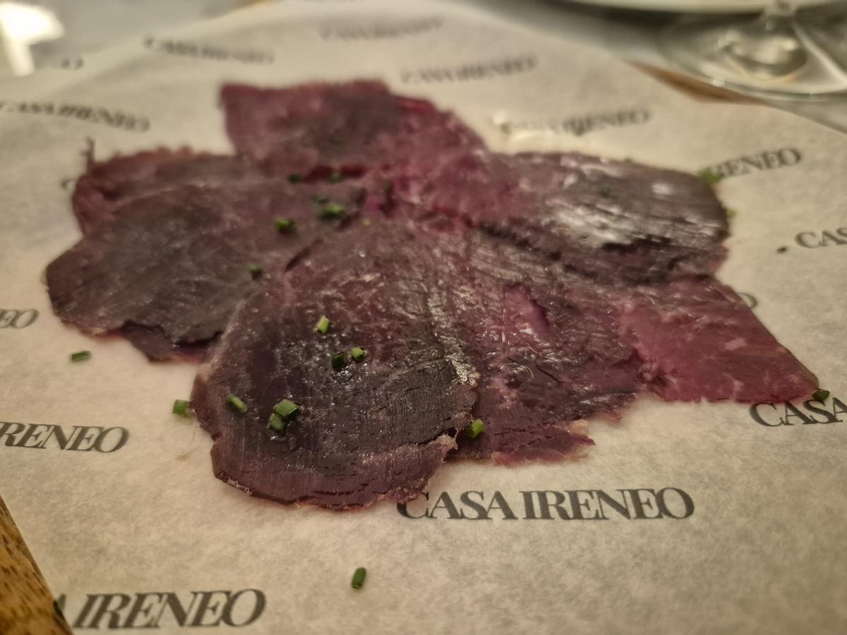 La cata estuvo acompañada de algunos platos.