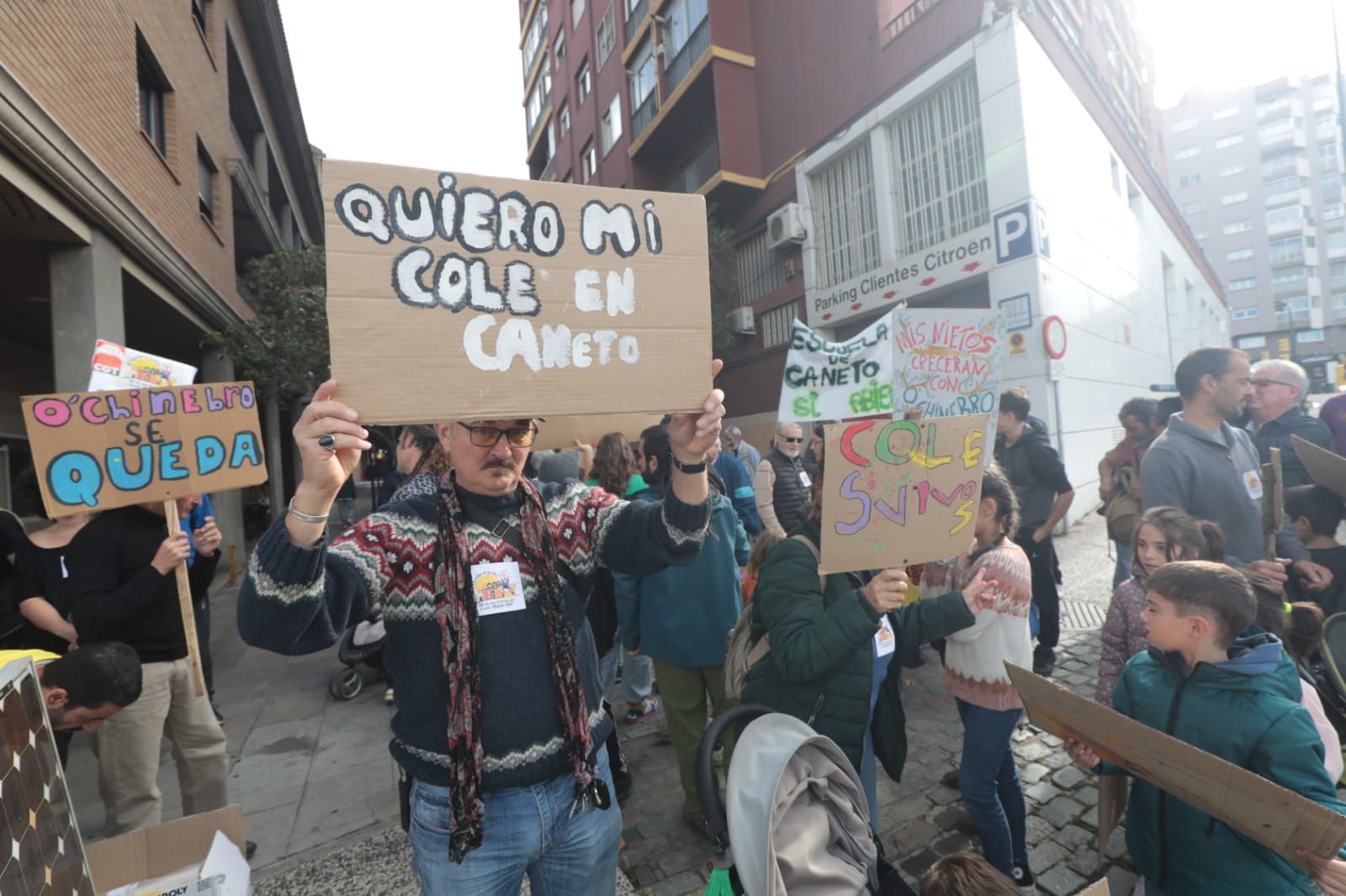 Así ha sido la concentración por el colegio de Caneto en Zaragoza