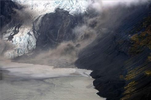 El volcán Eyjafjalla colapsa el tráfico aéreo europeo