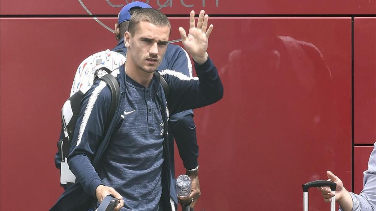 xortunofrance s forward antoine griezmann waves before ta180610230633