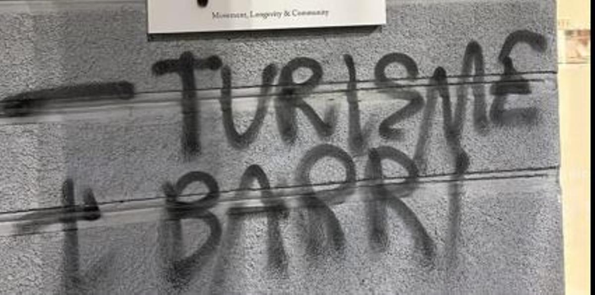 Detalle de la pintada en un local de Nuredduna.