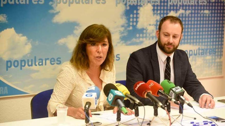 Beatriz Mato, nueva presidenta local del Partido Popular y el secretario general del partido en A Coruña, Gonzalo Trenor.