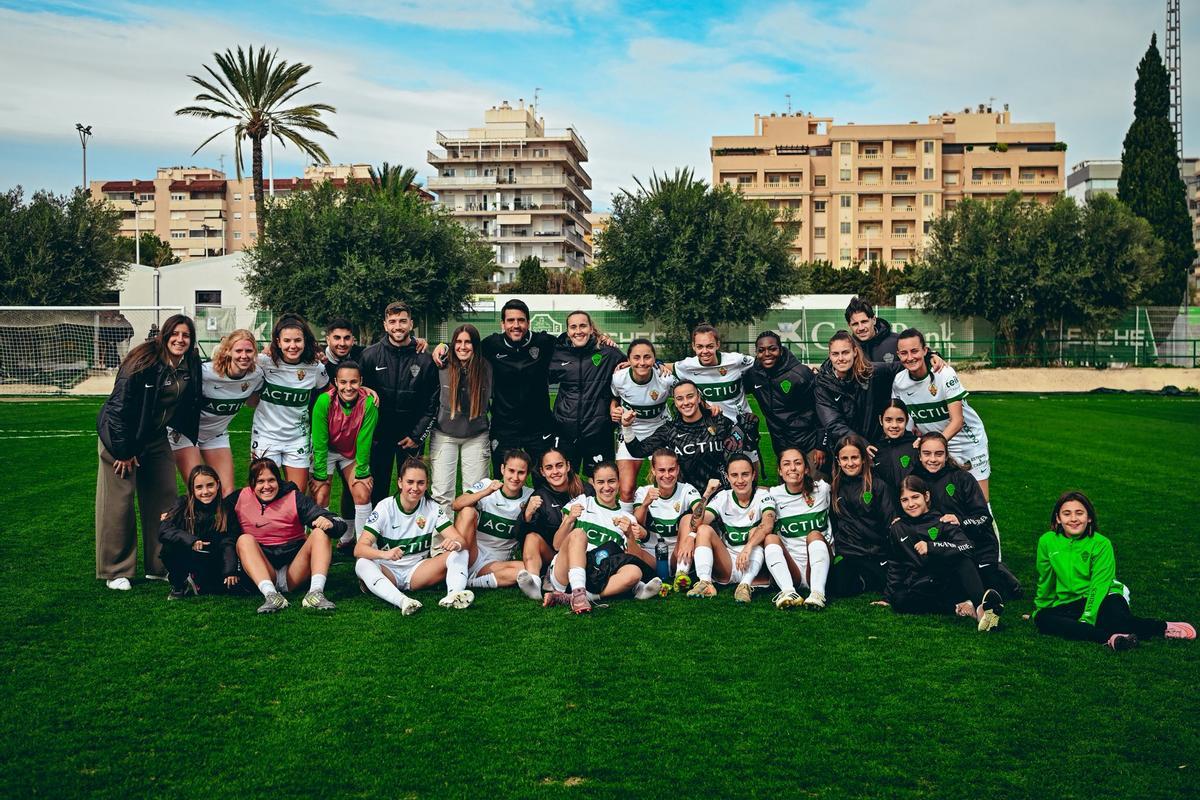 El Elche femenino celebra la victoria contra el Rayo