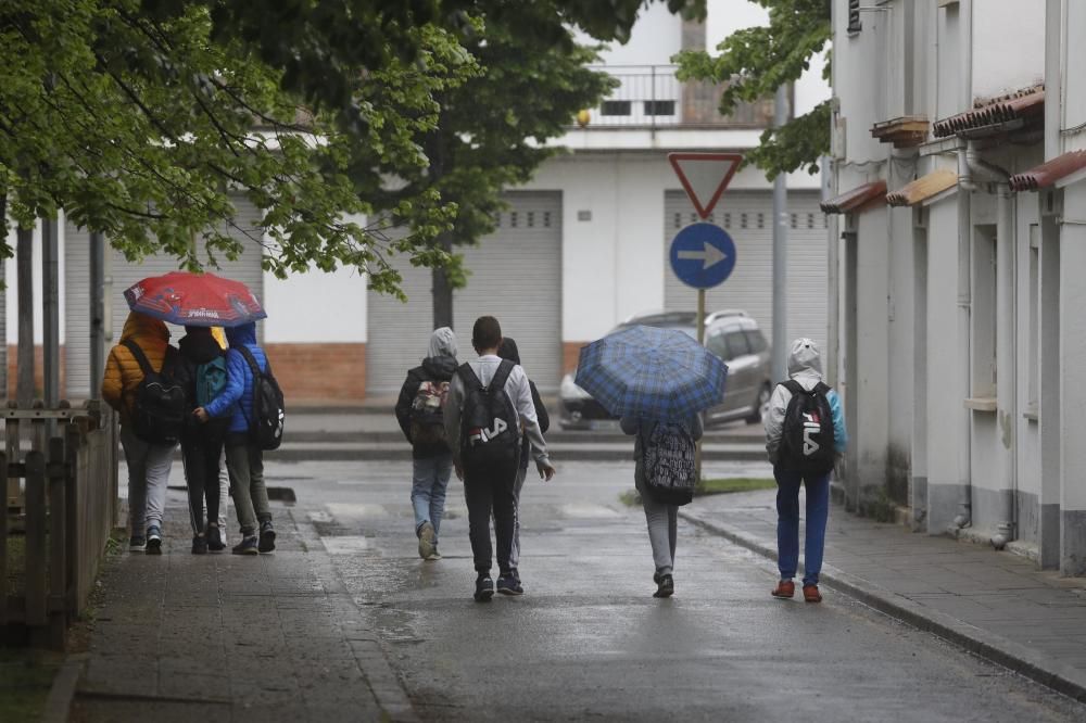 Veïns de Sant Cugat de Salt denuncien l''incivisme continuat d''alguns joves