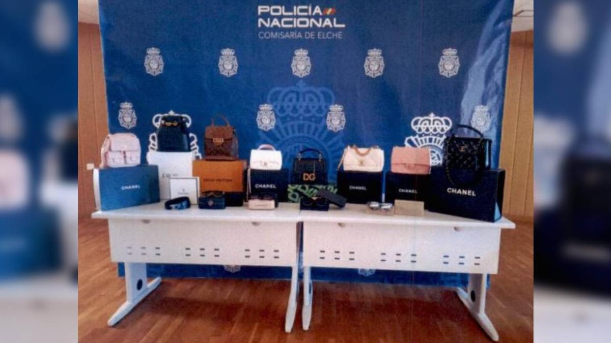 Material intervenido por la Policía Nacional durante el registro en Torrevieja.