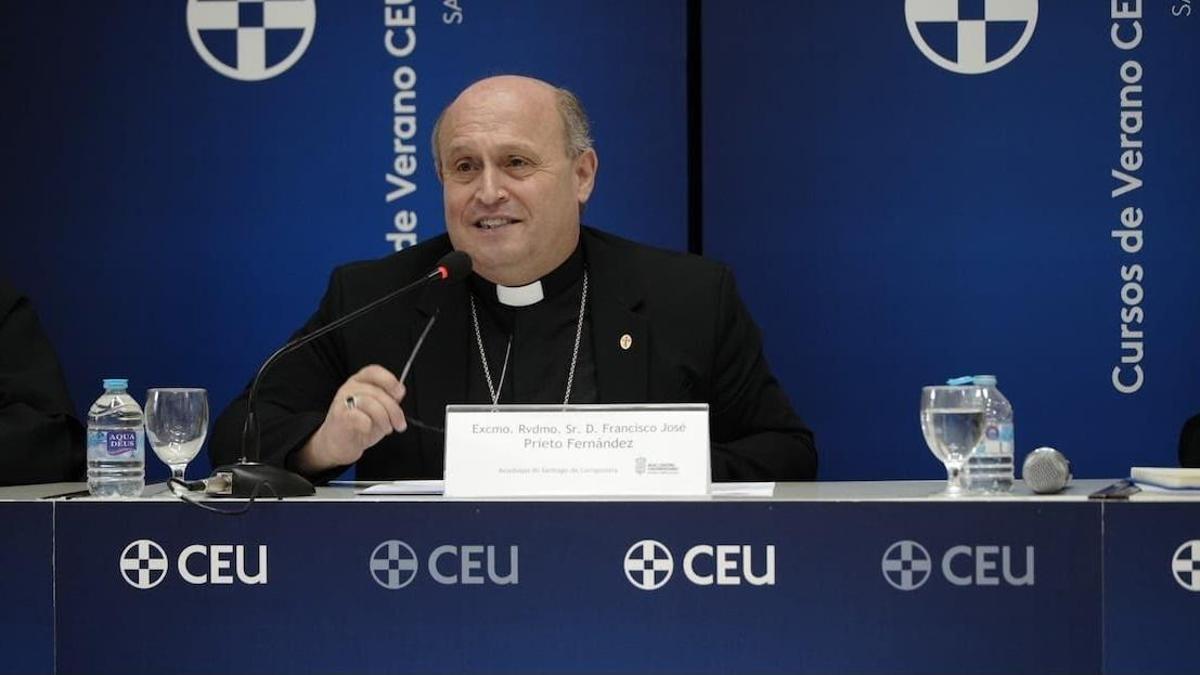 El arzobispo de Santiago, monseñor Francisco José Prieto Fernández, durante su intervención
