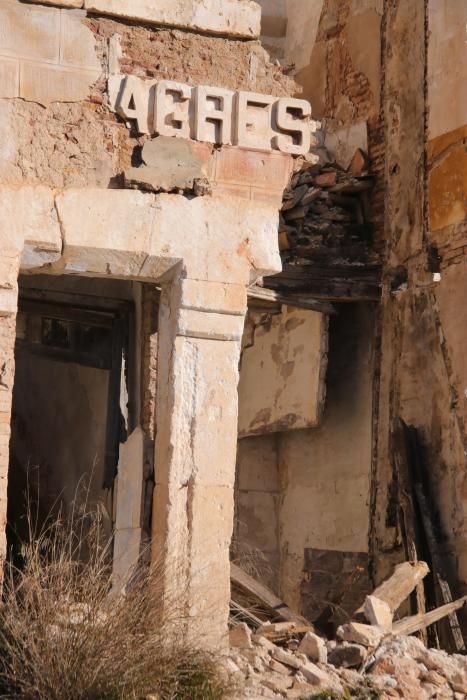 La antigua estación de Agres se viene abajo