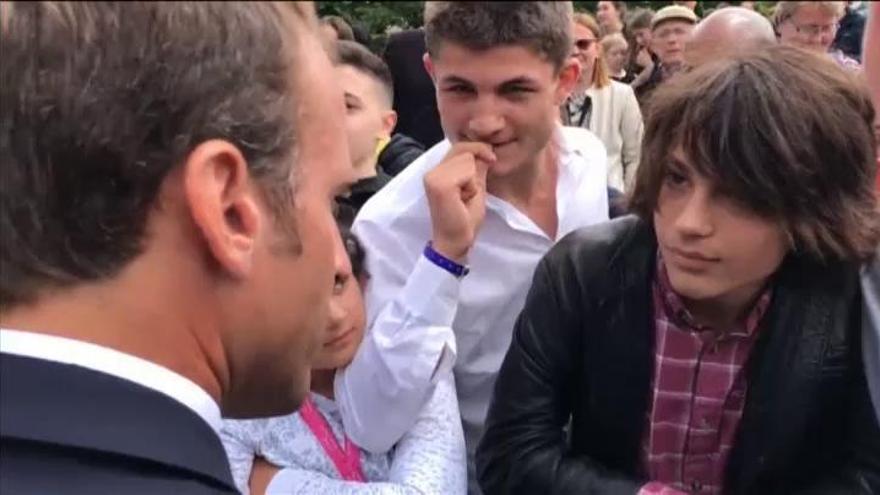 Bronca de Macron a un adolescente por llamarle 'Manu'