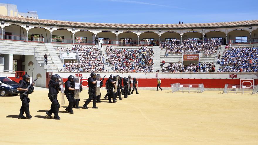 VÍDEO | La Policía Nacional saca músculo en Lorca por su aniversario