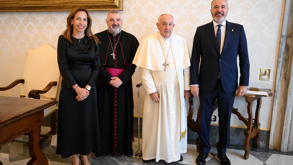 EN IMÁGENES | Así ha sido la visita de Jorge Azcón y Natalia Chueca al Papa Francisco