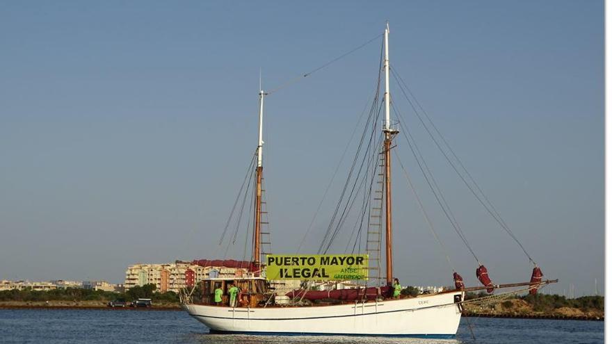 Barco de Anse protestando por Puerto Mayor
