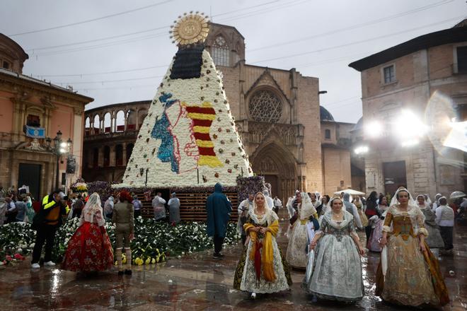 Todas las fotos de la Ofrenda del 18 de marzo por la calle de la Paz entre las 19:00 y las 20:00 horas