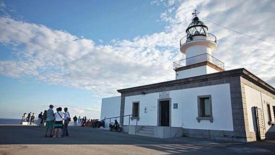 Una imatge del far de Cadaqués, punt on se celebra l&#039;entrada d&#039;any.