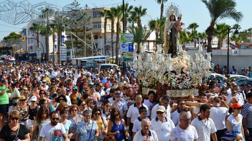 La patrona de los marineros vuelve a recibir el tributo de miles de personas