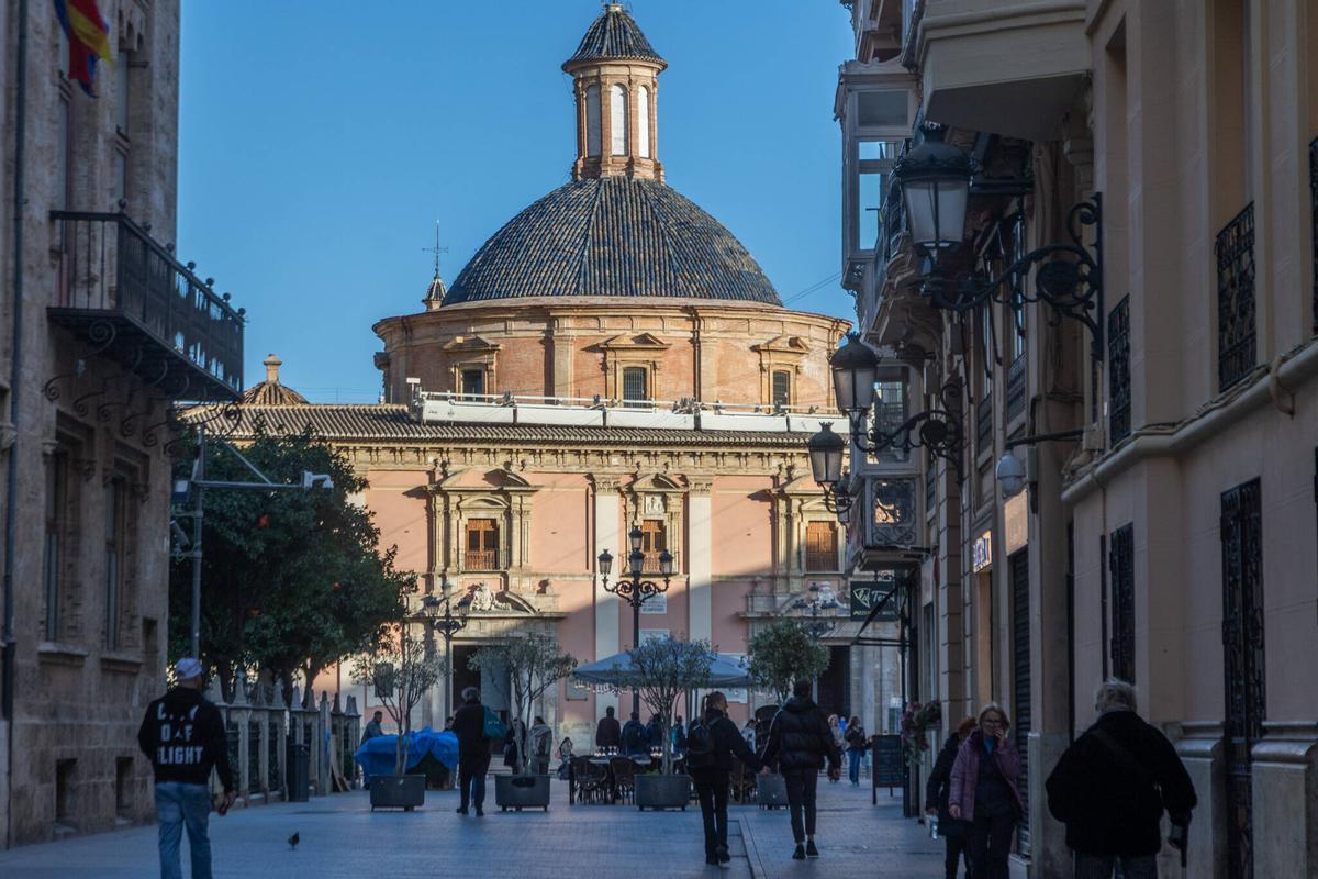 Imagen de la Basílica con el toldo sobre su cubierta.
