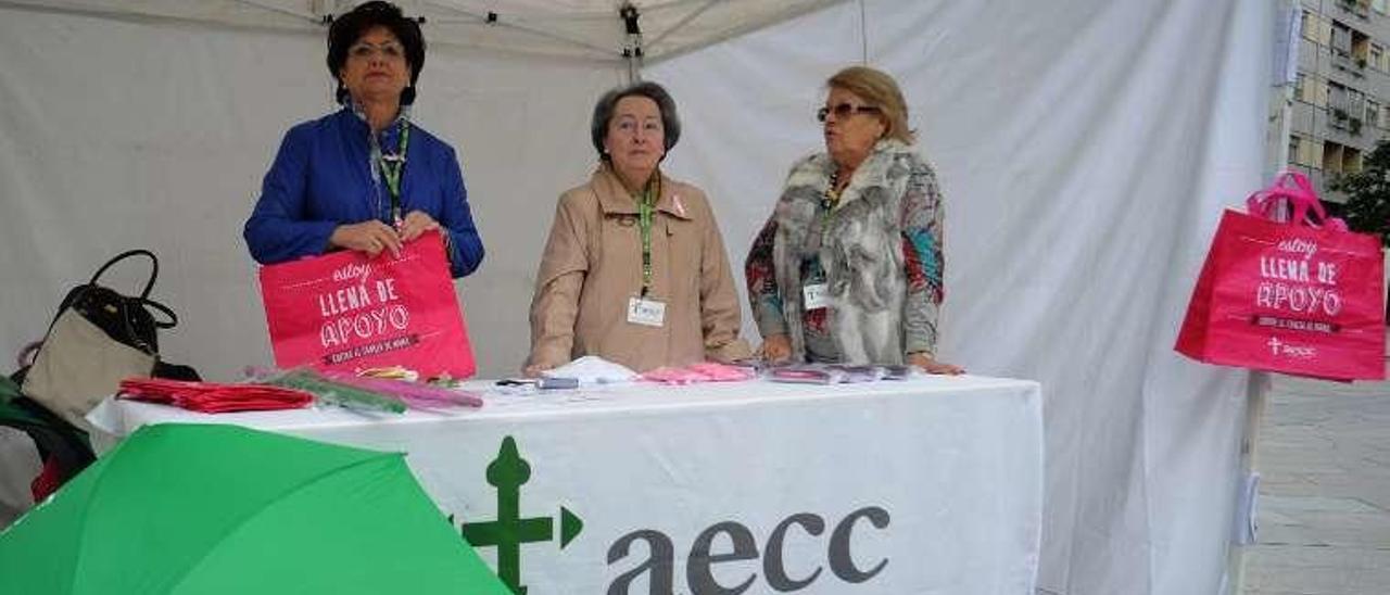 La AECC solicitó colaboración en la Plaza de Galicia. // Iñaki Abella