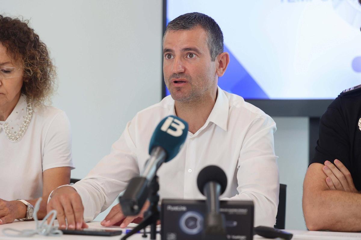 La Policía Local de Sant Antoni presenta su dispositivo especial de verano La Policía Local de Sant Antoni presenta su dispositivo especial de verano