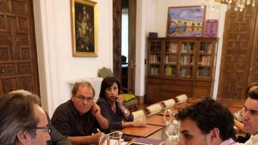 Tomás del Bien y Francisco Guarido, en la reunión sobre Las Edades.