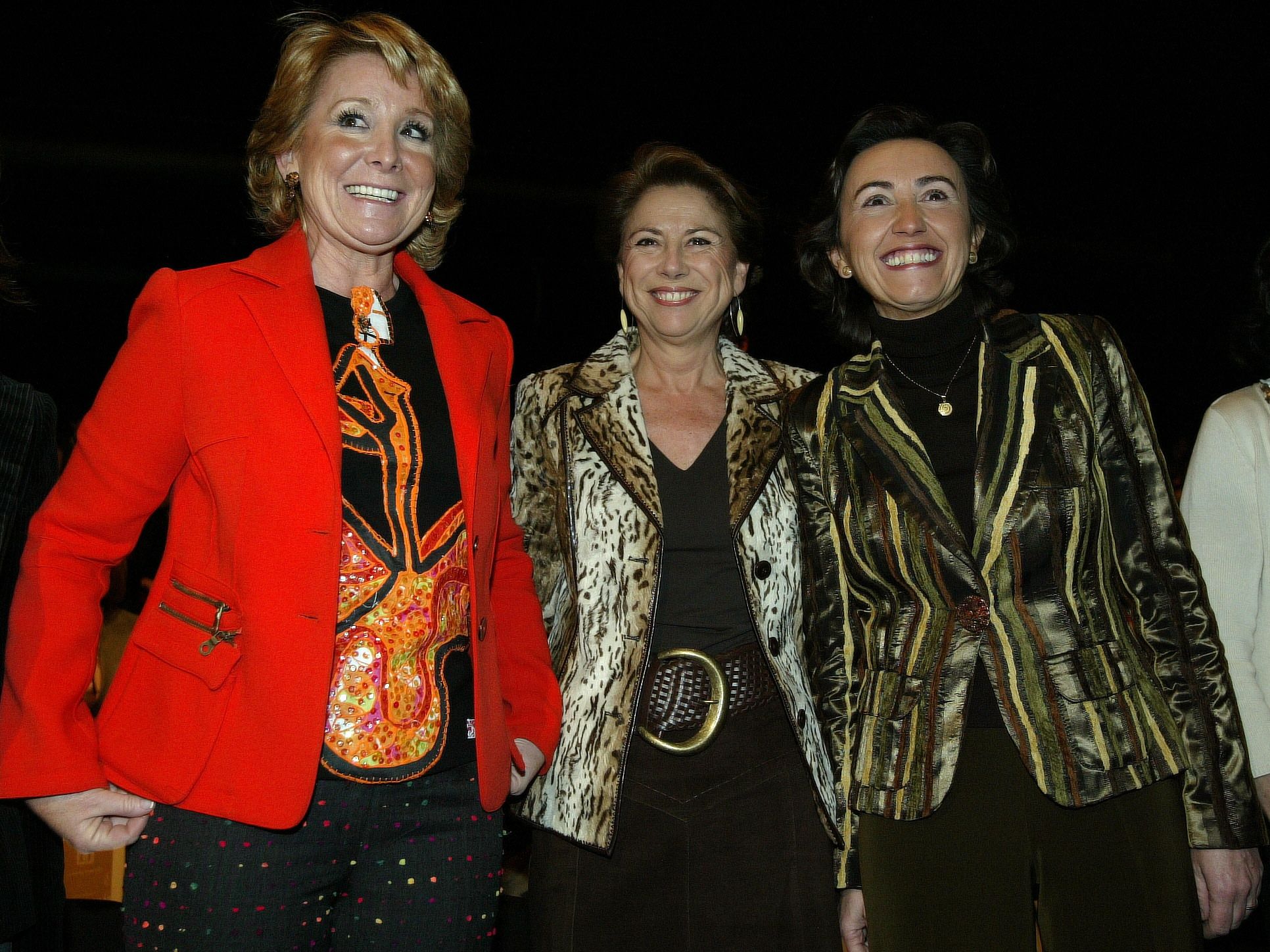 2006 Pasarela Cibeles. Esperanza Aguirre, Magdalena �varez y Rosa Aguilar.jpg