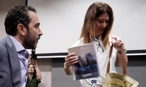 Aldama aparece por sorpresa en la comparecencia de Leire Díez, acusándola de mentir