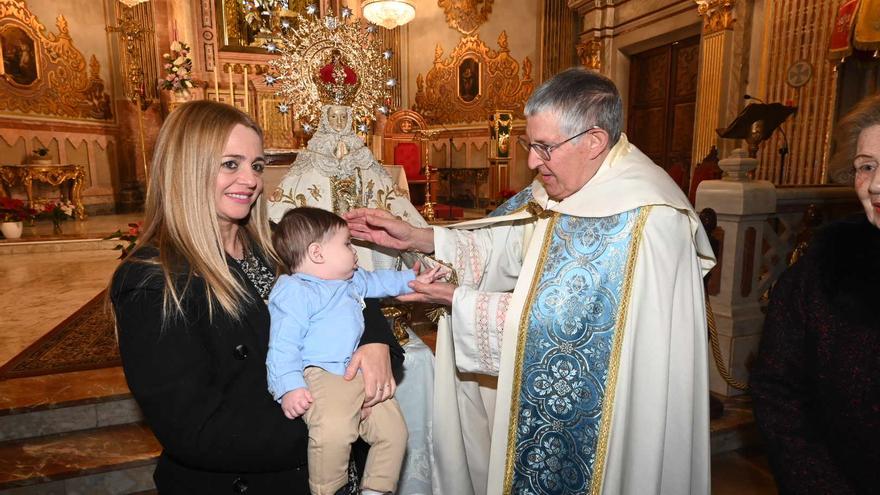 Galería de imágenes: Paso por el manto de la Virgen del Lledó en la basílica