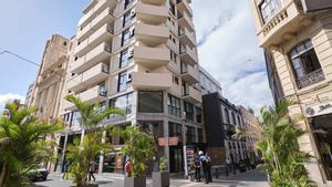 Panorámica de la fachada de un hotel de Santa Cruz de Tenerife.