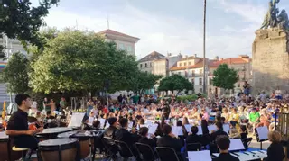 Magnífico concierto de la Banda Xuvenil de Meaño en la capital pontevedresa