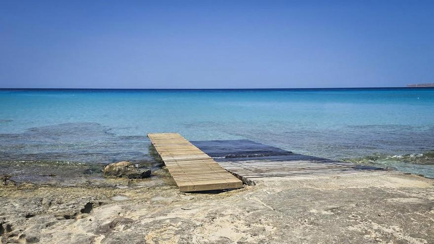 Formentera mejora el acceso al mar en es Copinar con dos pasarelas renovadas