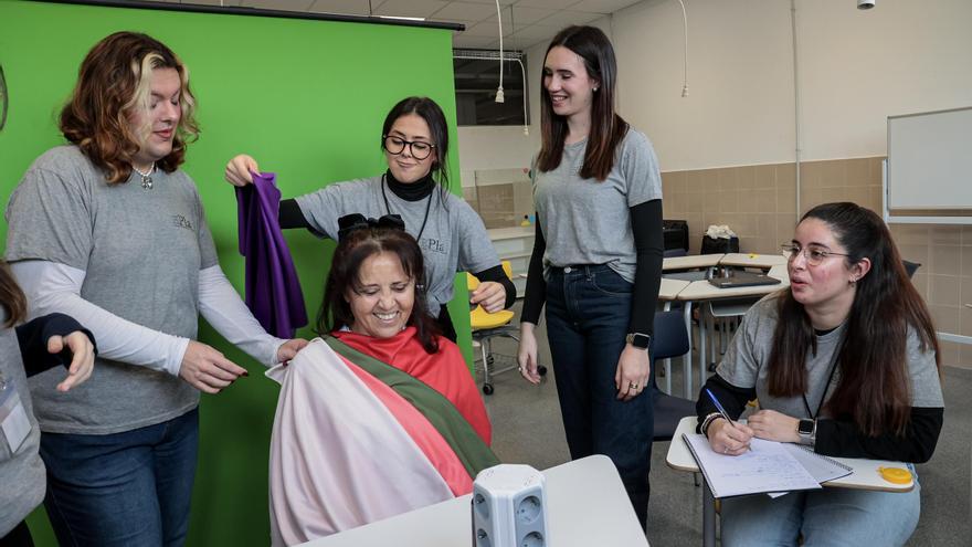Alumnos de FP de Alicante ayudan a sacarse el máximo partido a pacientes de cáncer de mama