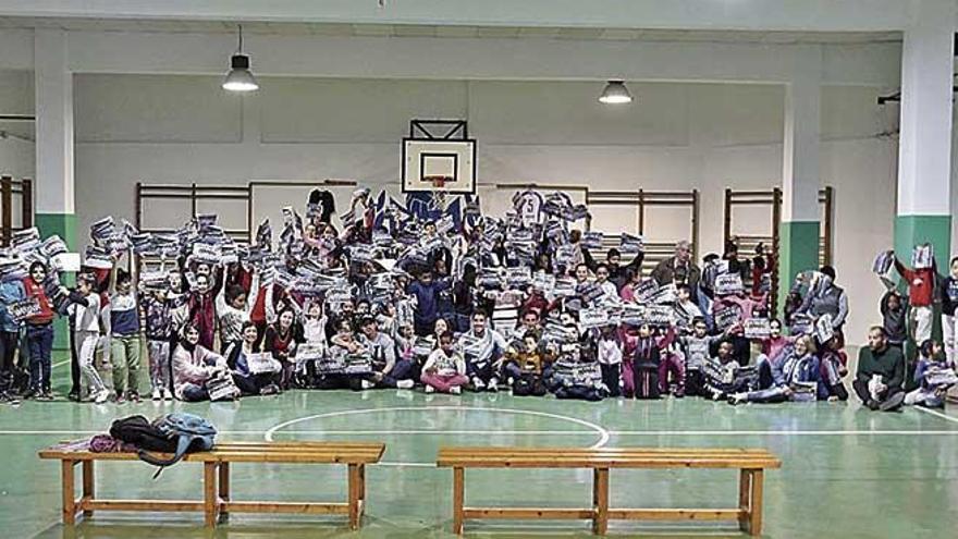 Visita del Atlético Baleares al Colegio Gabriel Vallseca