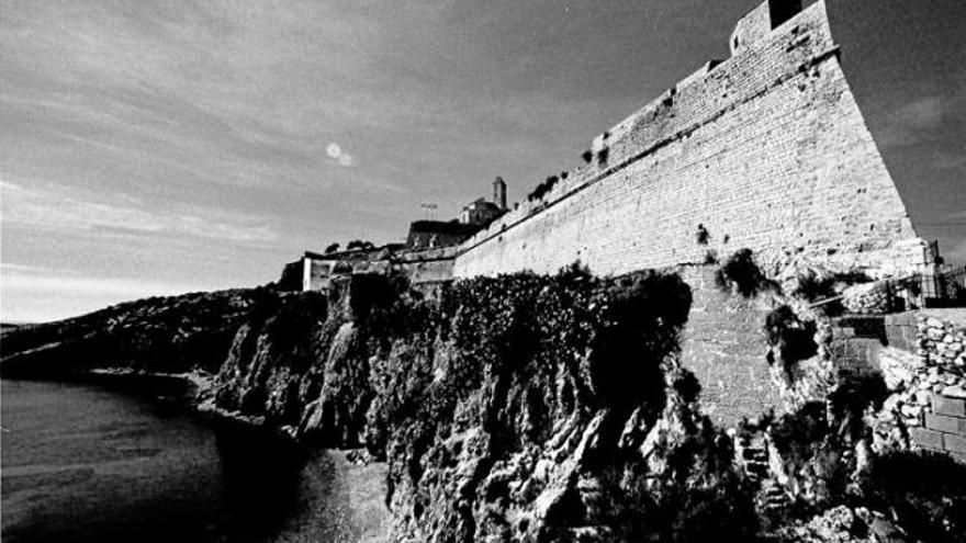 El recinto amurallado de Dalt Vila es el eje central de la declaración de Patrimonio de la Humanidad.