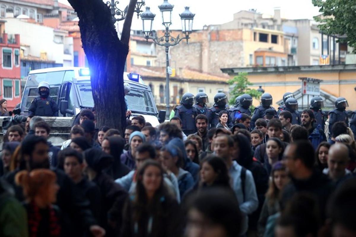 Manifestación en Girona en motivo de solidaridad por el desalojo de Can Vies