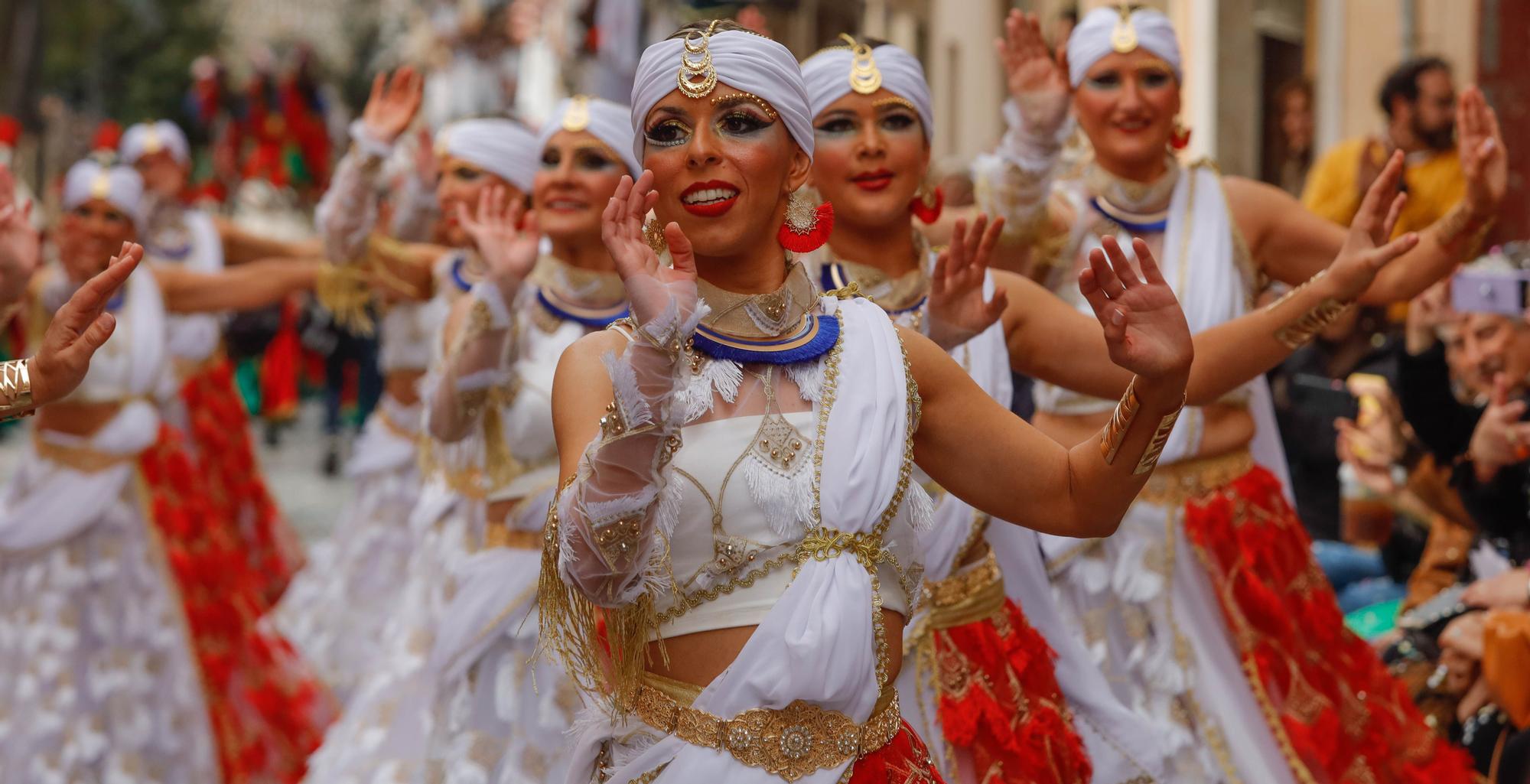 Espectaculares boatos y carrozas en las Fiestas de Alcoy